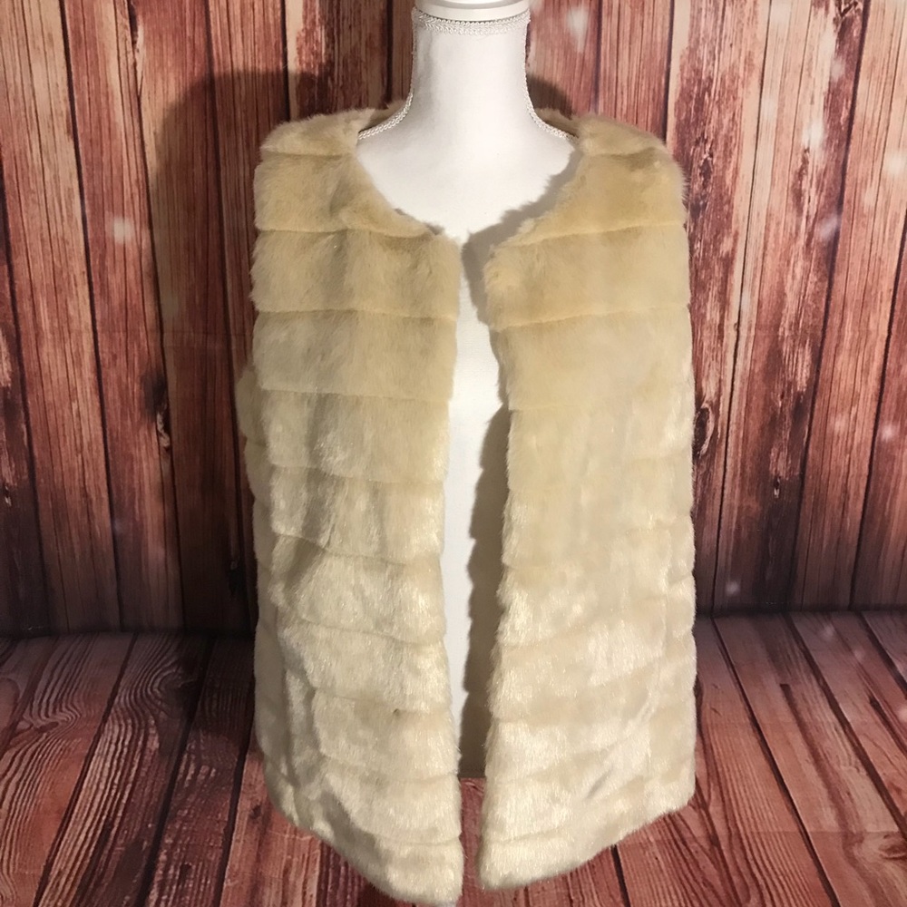 New York and Company faux fur beige vest medium - Picture 3 of 8